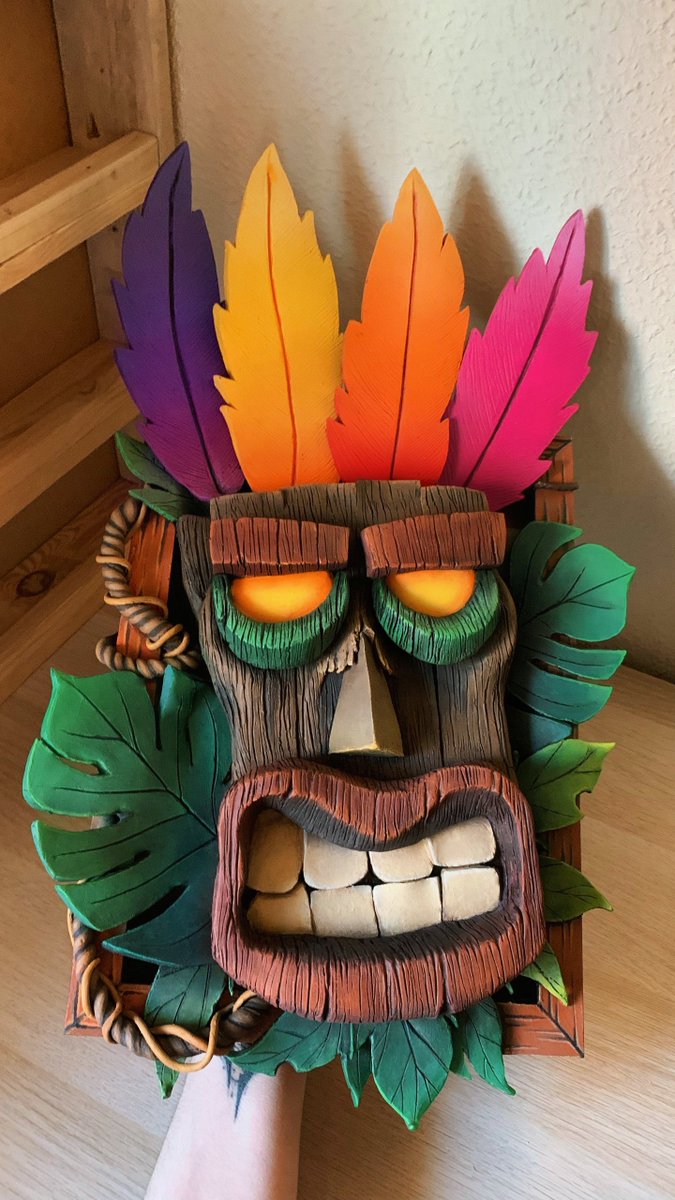 RouzXIII's tweet photo. 🌴 AKU AKU 🌴 
Espero que os guste, estoy super proud 🥺💕 

*Hecho con arcilla polimérica &amp; acrílicos https://t.co/SlxDv8FY6t