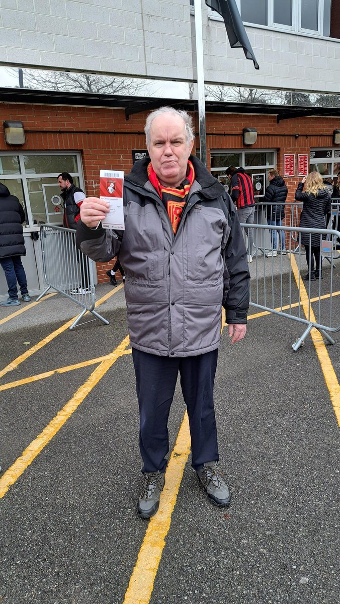 CareSouthUK's tweet photo. Housekeeper at Talbot View, Mark took time out of his holiday to take football loving resident, John to watch @afcbournemouth take on Liverpool FC on Saturday. To their delight, the Cherries won the match, finishing the game on 1-0!
#TalbotView #FoodFunFriendship #CareSouthUK https://t.co/t4nGTZSGm9