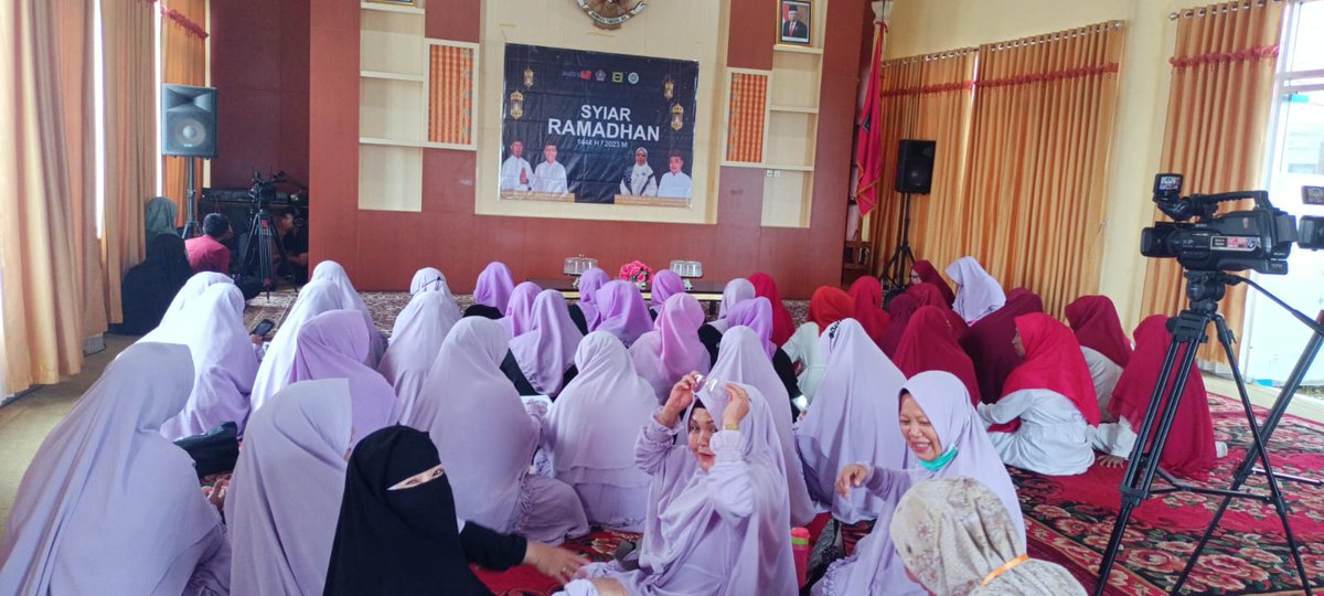 MayanNini's tweet photo. BKMT Kecamatan Baruga berpartisipasi dalam Syuting Syiar Romadhon 1444 H di Rujab Walikota Kendari pada hari Senin, 13 Maret 2023 pukul 08.45 WITA - Selesai. https://t.co/5qvP9wizOO