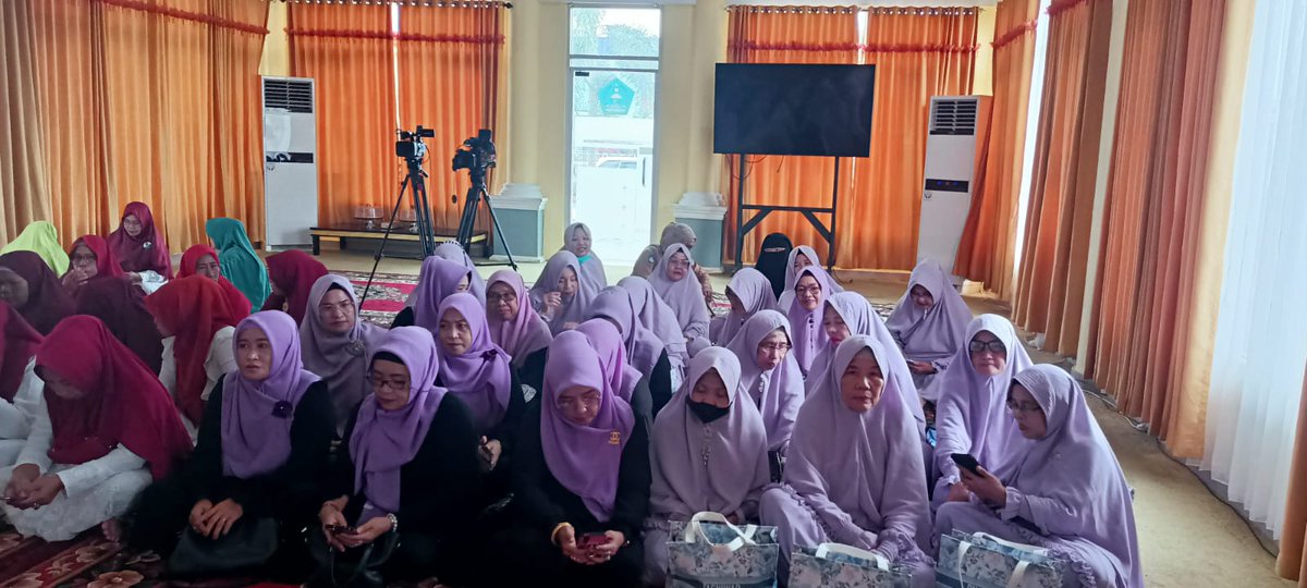 MayanNini's tweet photo. BKMT Kecamatan Baruga berpartisipasi dalam Syuting Syiar Romadhon 1444 H di Rujab Walikota Kendari pada hari Senin, 13 Maret 2023 pukul 08.45 WITA - Selesai. https://t.co/5qvP9wizOO