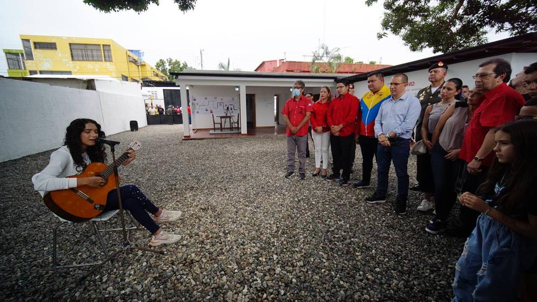 La casa de Mamá Rosa en Sabaneta de #Barinas es rehabilitada y reinaugurada para preservar la memoria de nuestro Comandante Eterno, Hugo Chávez.

<a href="/SoyPsuvBarinas/">Psuv Barinas</a>
#ChávezDelMundo