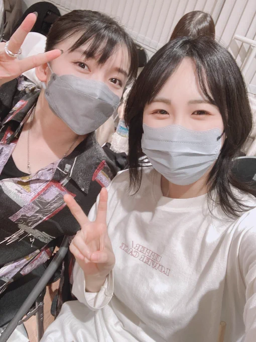 お稽古今日もおつかれさまでした!この現場、仲が良すぎて毎日腹抱えて笑ってます笑だけどお話の内容は女王ステなので…ね…その差に風邪ひくでほんまみつきさんのヴォン、かっこいいのよ…座組にイケメン多すぎて心臓足りない#女王幻想花劇 