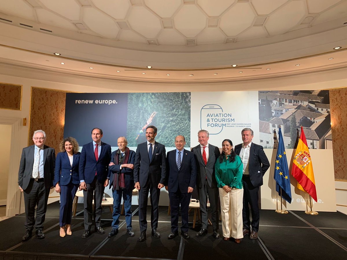 FelipeCalderon's tweet photo. Esta mañana tuve el honor de dar el discurso inaugural del II Foro sobre Aviación y Turismo, en Madrid. Participaron el eurodiputado José Ramón Bauzá, Joseph Piqué exMinistro de España, Javier Sanchez Prieto, Presidente de Iberia, Marteen Wetselar, Dir. Gral. de CEPSA entre otros https://t.co/bof0k2heal
