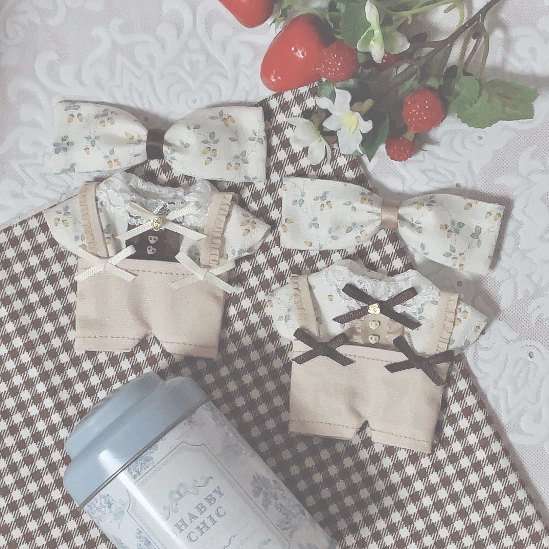 xx__babyboy__xx's tweet photo. 3/19ブリデ頒布予定ぬい服のご紹介
୨୧------------------୨୧
୨୧ROSE BOY
Cream / pink
୨୧------------------୨୧
ぽかぽかの太陽の下
春の青空に咲く
野花をイメージして作りました🥀
柄が細かく可愛いので余計なモノは付けずに…😌
シンプルな1着です🧸🤍
#BABYBOY୨୧
#CHATONROSE🌹 https://t.co/yfPAvMxB1n