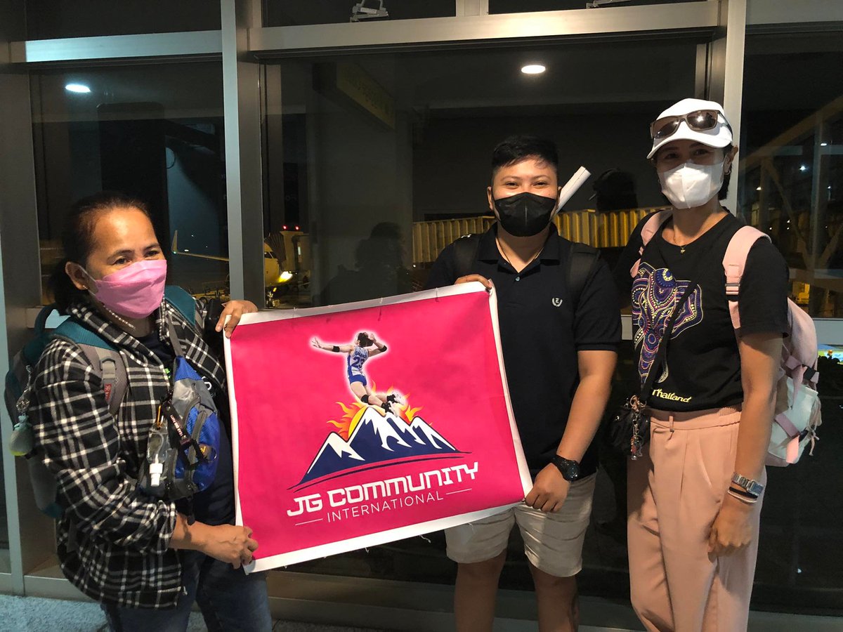 OneSportsPHL's tweet photo. Met some fans at the Iloilo International Airport for the #PVL2023 game tomorrow at the San Agustin Gym! 🏐💗

#PVLonOneSports #TheHeartofVolleyball https://t.co/b0R3AWFPbJ