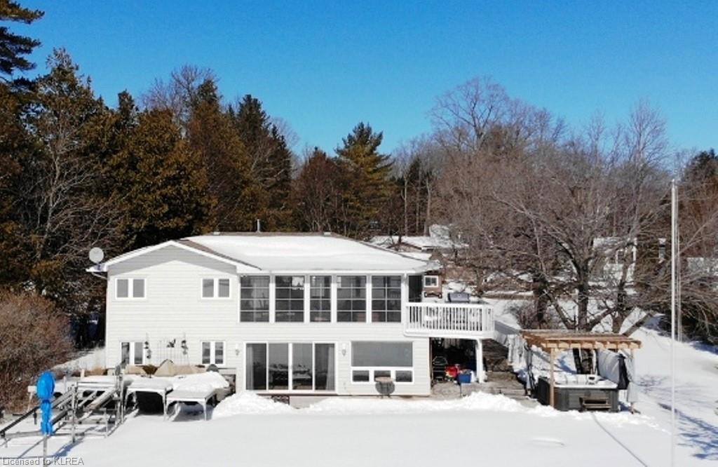 AffinityGrpPinn's tweet photo. NEW LISTING! 40 Verulam Drive, Fenelon Falls. This absolutely beautiful home sits on 100 feet of prime waterfront located on a .66 acre lot in the highly sought after Hawker's Bay on the north shore Sturgeon Lake. This is a Turn... https://t.co/pt7UjDlMNU https://t.co/WIdOFn2EIh
