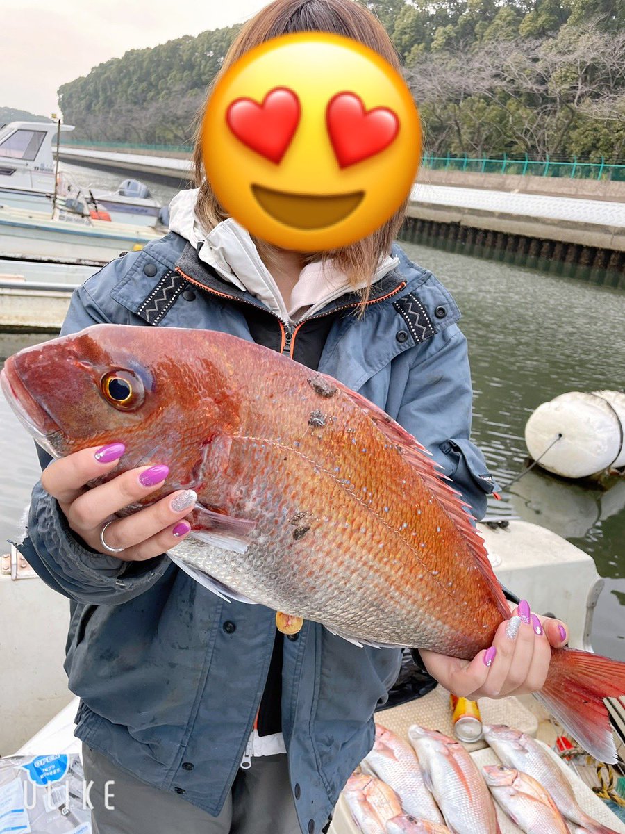 y_2886_'s tweet photo. 先週の日曜日久々のタイラバ🐟
朝は渋かったですがお昼すぎてから
ぼちぼち釣れだしました😊
でも逃がすこと多くてまだまだだなと😣
この日の釣果は鯛5匹でした！
また近いうちトライします
次はもっと大っきいサイズを(๑•̀ㅂ•́)و✧
 #タイラバ
 #釣り
 #船釣り
 #鯛 https://t.co/V3vVSMAAxS