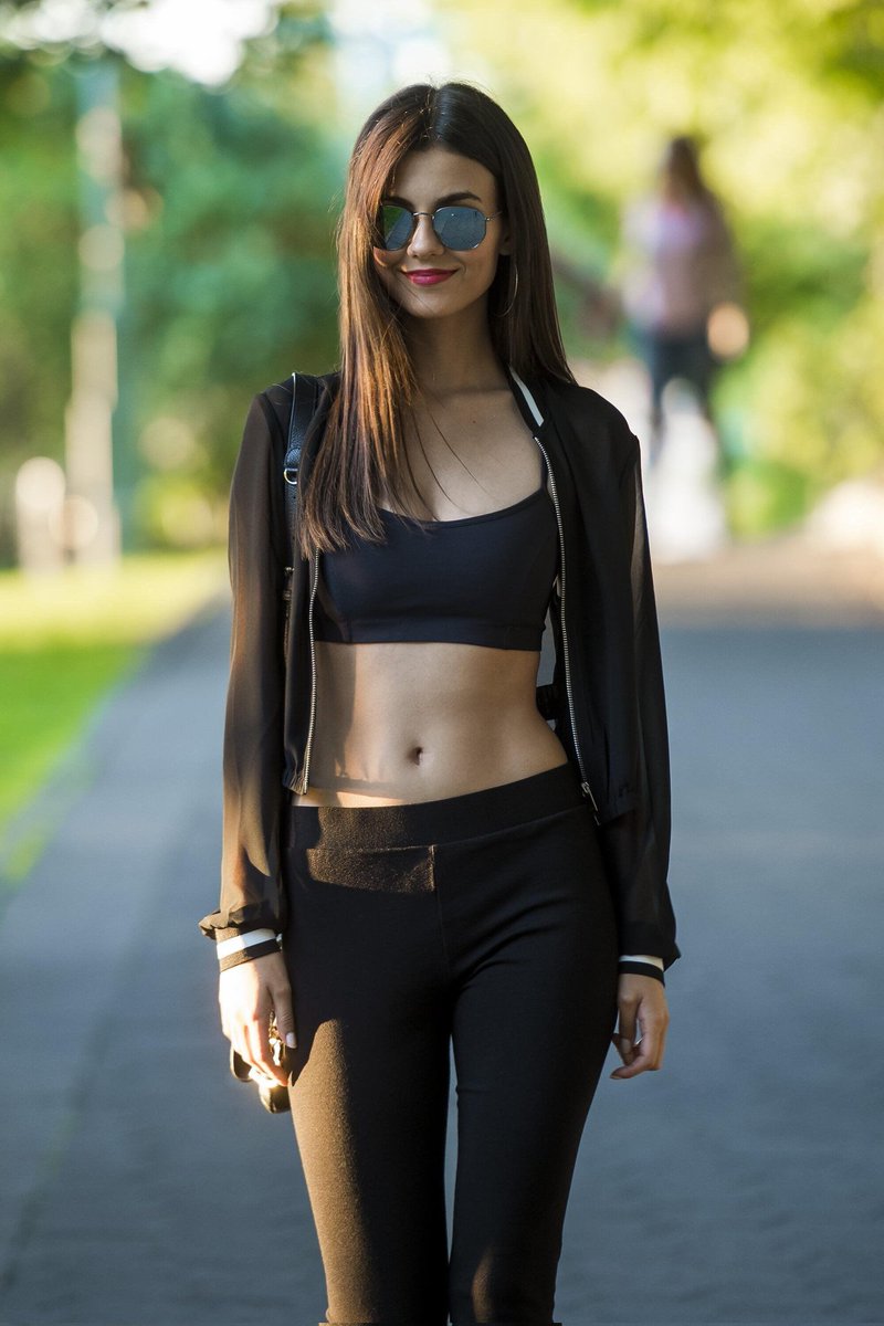 badpostsvic's tweet photo. Victoria Justice 🖤 https://t.co/v1AWPVRmxk