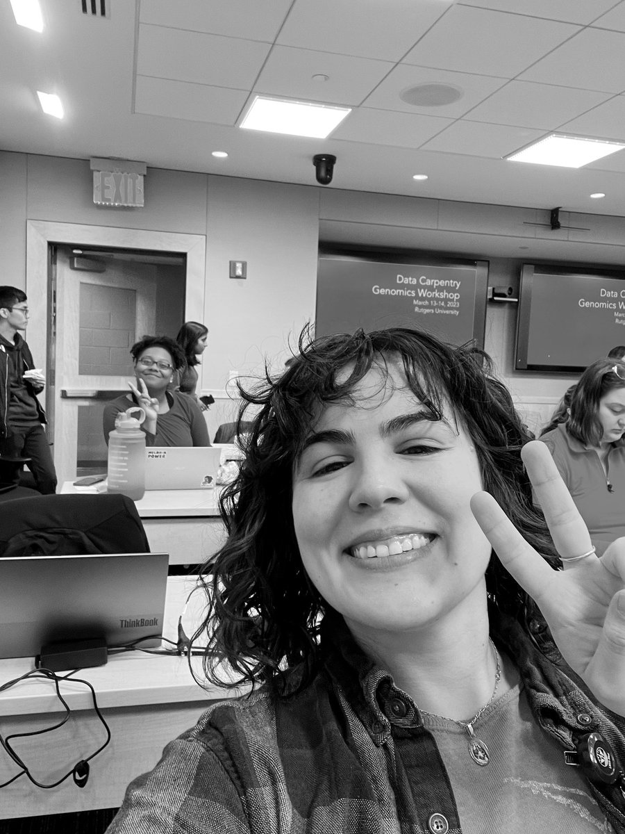 GraceGuoLab's tweet photo. Our postdoc @TXevergreengirl &amp; phd candidate @Miss_KiyahRenee are skipping lab meeting today to attend the Data Carpentry Genomics Workshop! 

The Guo lab loves (&amp; is learning) the omics! 

#PhDChat #LiverTwitter https://t.co/iCiIsVPefx