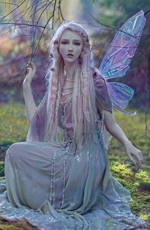 DaviesWriter's tweet photo. "You float through my days. You wander through my dreams. I am falling awake." - Jessica de la Davies #JDLD
#amwriting #spdc #Haiku #poetry #micropoetry #quotes https://t.co/iZiHHAEuHM