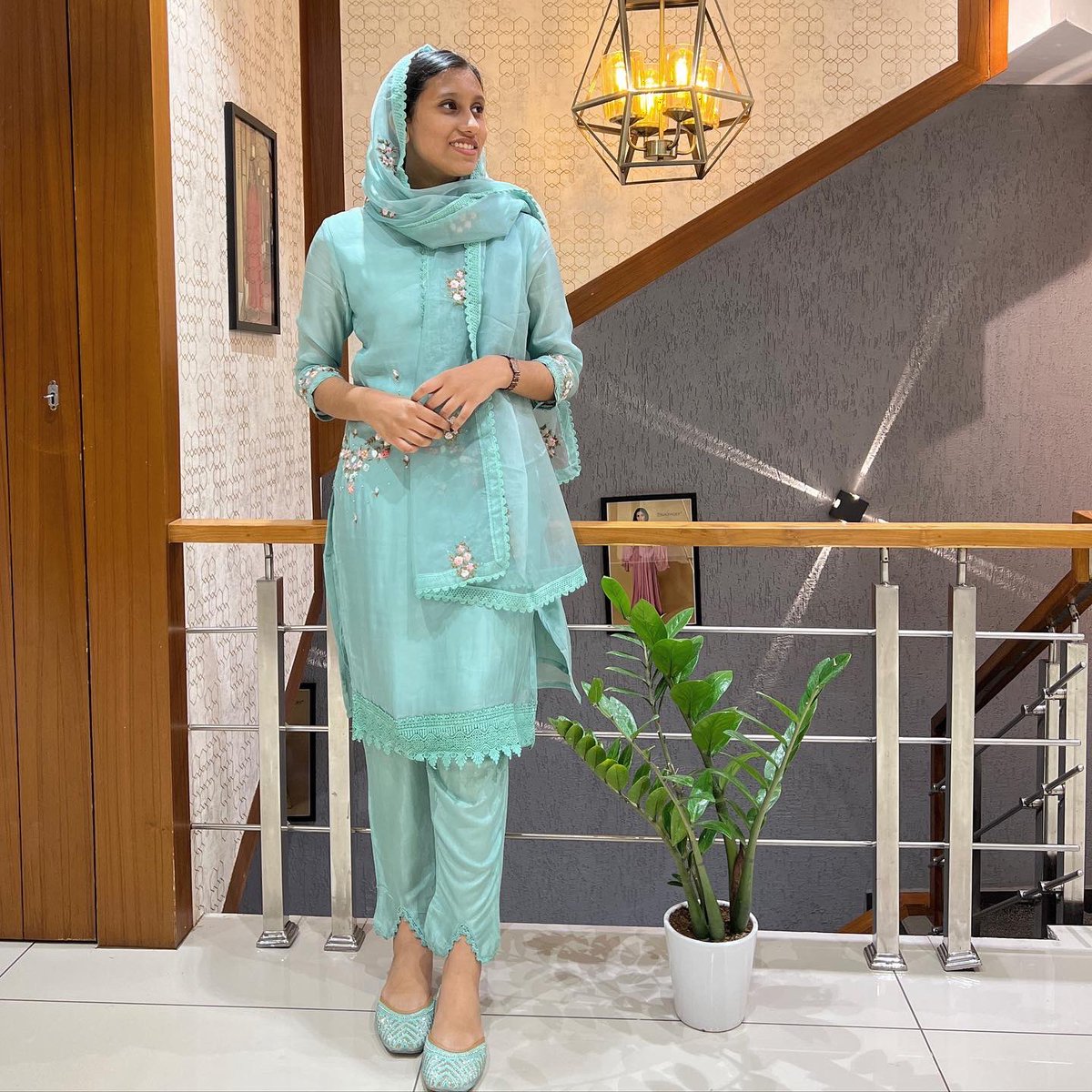 mirzasshowoff's tweet image. A pop of color and a touch of glam - the perfect combo

This outfit features a beautiful blue organza dupatta with a sheer,

#OrganzaDupatta
#ChuridarSuit
#EmbroideryDesigns
#TraditionalWear
#BlueAndBeautiful
#ReadymadeChuridar
#Fashionista
#IndianEthnicWear
#Glamorous