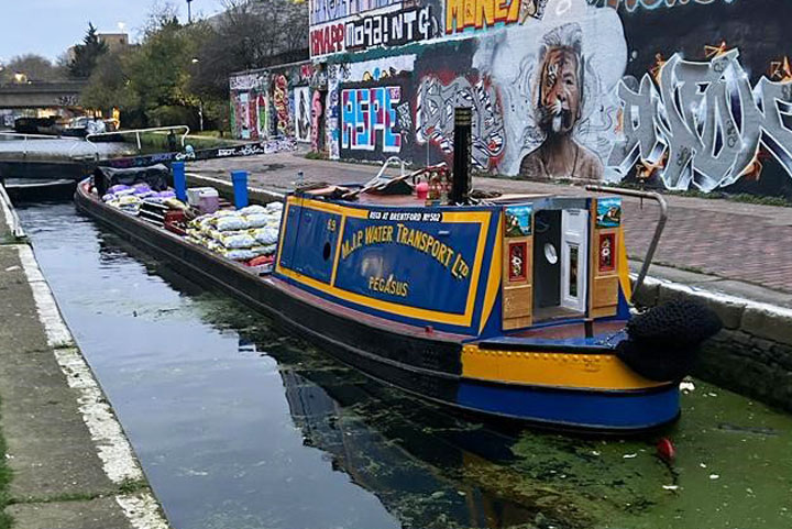 A 1935 Grand Union, Star Class motorboat built by Harland &amp; Wolff as part of the GUCCC expansion. Pegasus is at Crick for the first time. Catch Pegasus at the show this year!🦄 crickboatshow.com/tickets/2023/
#Pegasus #HistoricalBoat #CrickBoatShow #CanalBoat
