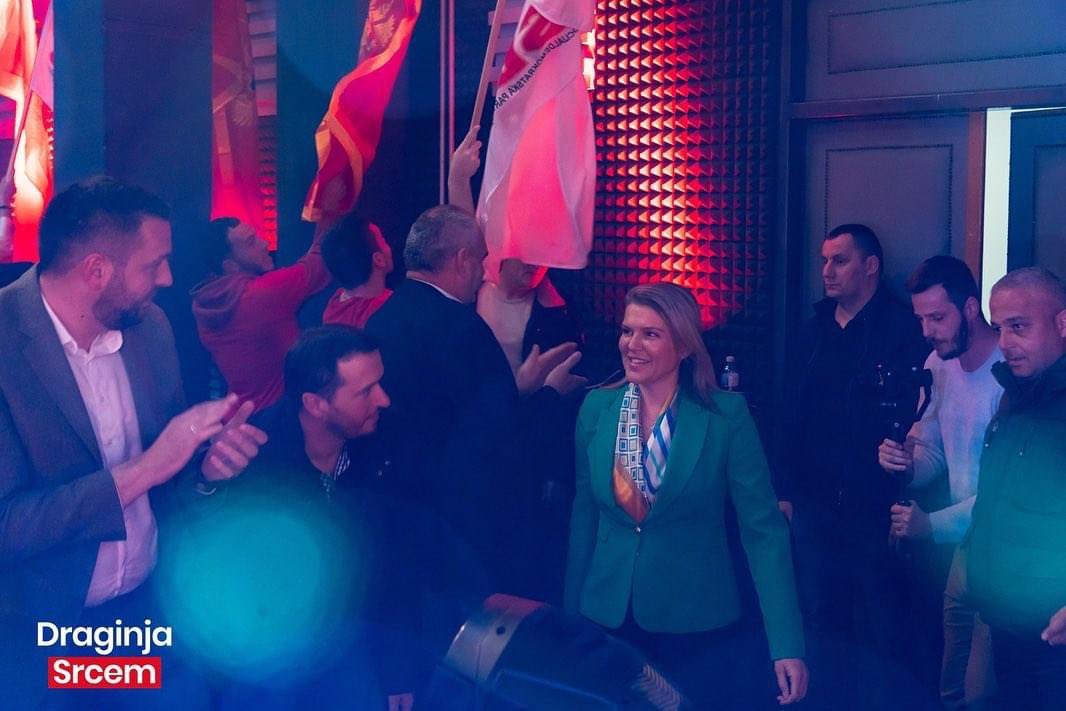 Draginja07's tweet photo. Prenosimo vam pobjedničku atmosferu sa konvencije u Bijelom Polju.
Za zemlju se glasa SRCEM. ♥️
#draginjasrcem #srcem https://t.co/TpLHhagOIZ