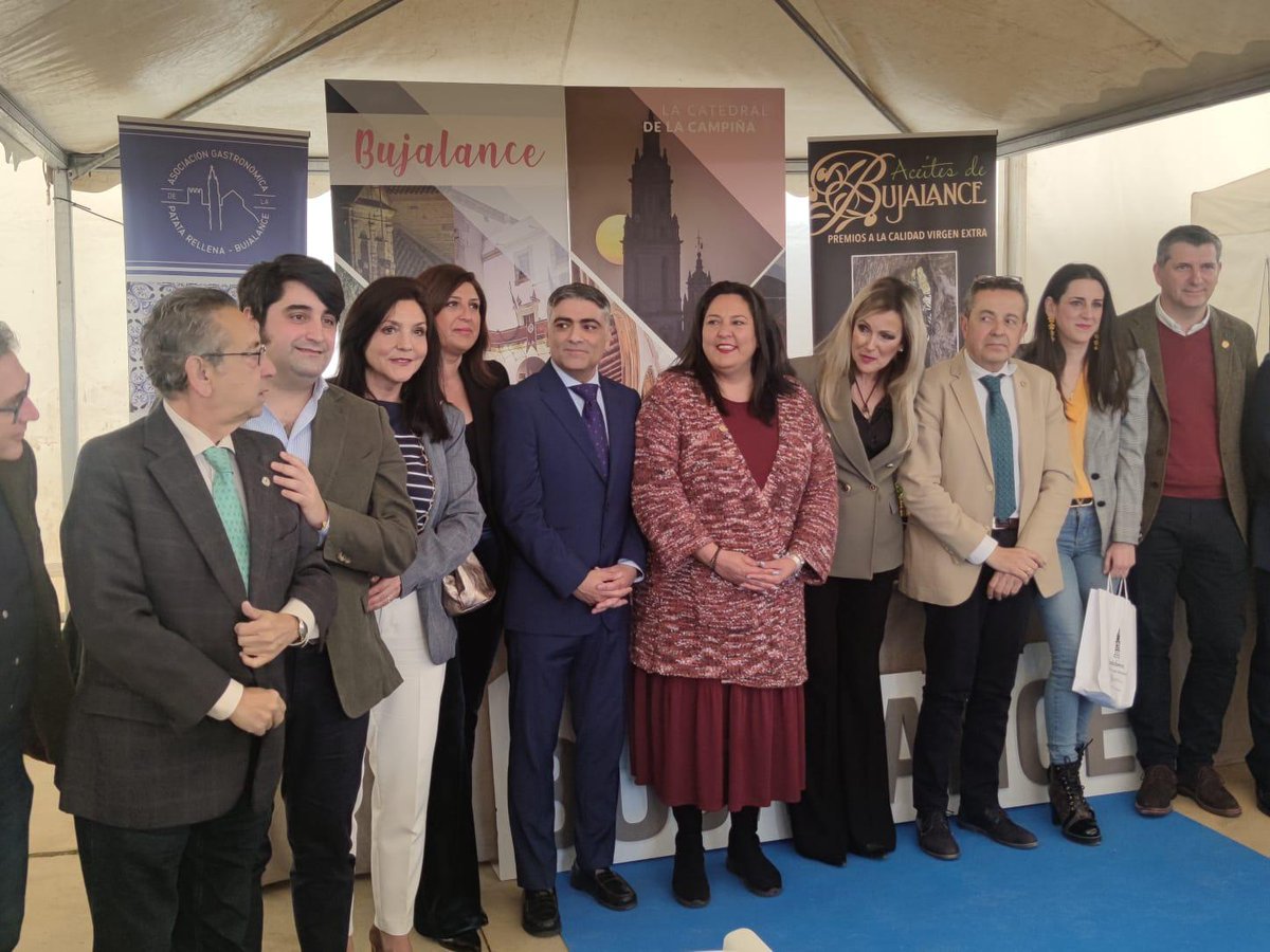 rabodetoro2016's tweet photo. Nuestro pres. @ricardorojas555  y otros cofrades asistieron a la VI Feria de la Patata Rellena de Bujalance, organizada por el @Ayto_Bujalance.
Se celebró 11 y 12 pasados en el Auditorio Munic. del Recinto Ferial, donde se degustaron versiones de la patata rellena y otras tapas. https://t.co/qYavtFbS8n