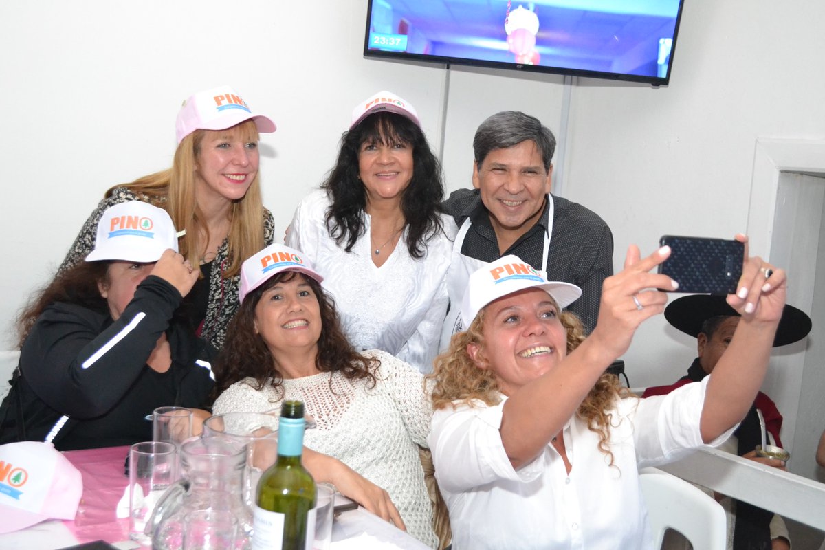 Pino_Ush's tweet photo. Ya son más de 580 las vecinas de Ushuaia agasajadas en el Centro Cultural “Nueva Argentina”, en el marco del Mes de la Mujer.
#ushuaia #mujeres #8M #equidad #jcpino #cristinalopez #pino2023 https://t.co/ZI2qYSMeoh