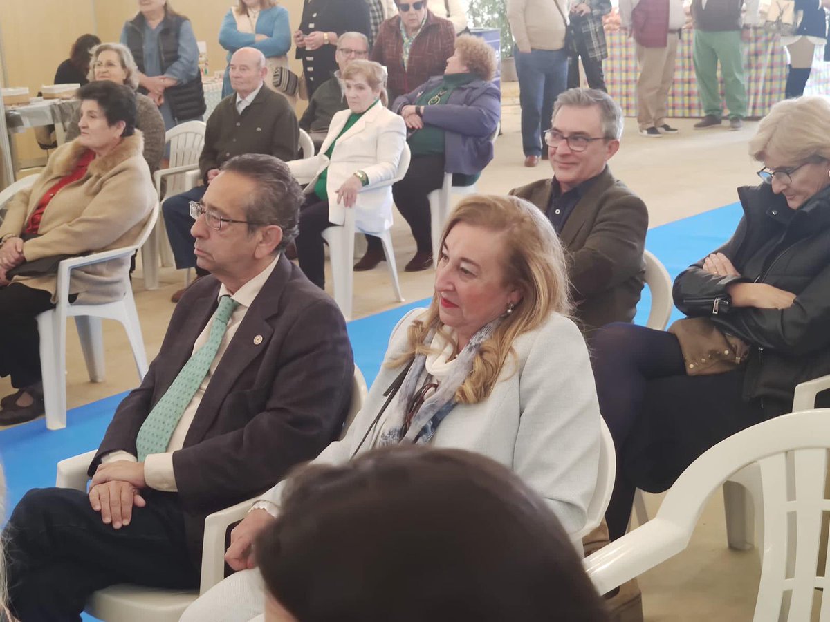rabodetoro2016's tweet photo. Nuestro pres. @ricardorojas555  y otros cofrades asistieron a la VI Feria de la Patata Rellena de Bujalance, organizada por el @Ayto_Bujalance.
Se celebró 11 y 12 pasados en el Auditorio Munic. del Recinto Ferial, donde se degustaron versiones de la patata rellena y otras tapas. https://t.co/qYavtFbS8n