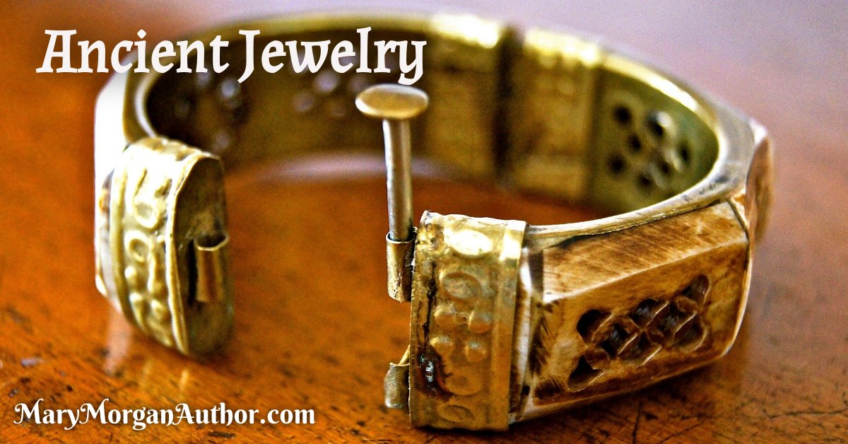 Interesting research into #ancient jewelry on #Medieval Monday in Mary's Tavern. Come join us! marymorganauthor.com/single-post/me…

#blogging #medievalromance #writingcommunity #wrpbks