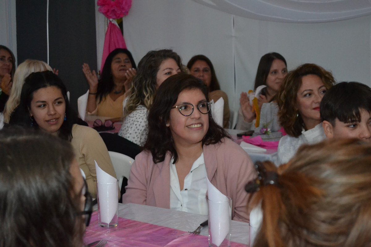 Pino_Ush's tweet photo. Ya son más de 580 las vecinas de Ushuaia agasajadas en el Centro Cultural “Nueva Argentina”, en el marco del Mes de la Mujer.
#ushuaia #mujeres #8M #equidad #jcpino #cristinalopez #pino2023 https://t.co/ZI2qYSMeoh
