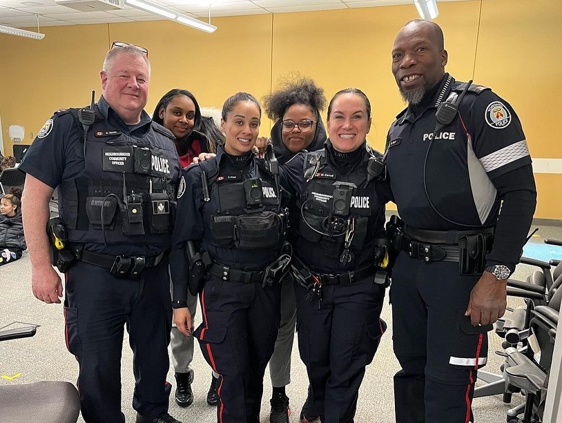 NCOs from 31 and 32 Division attended the Toronto Police College Saturday with 25 students who completed a Babysitting certificate. This program was possible thanks to Community Connect who is helping youth with valuable skills to help prepare youth for joining the workforce.