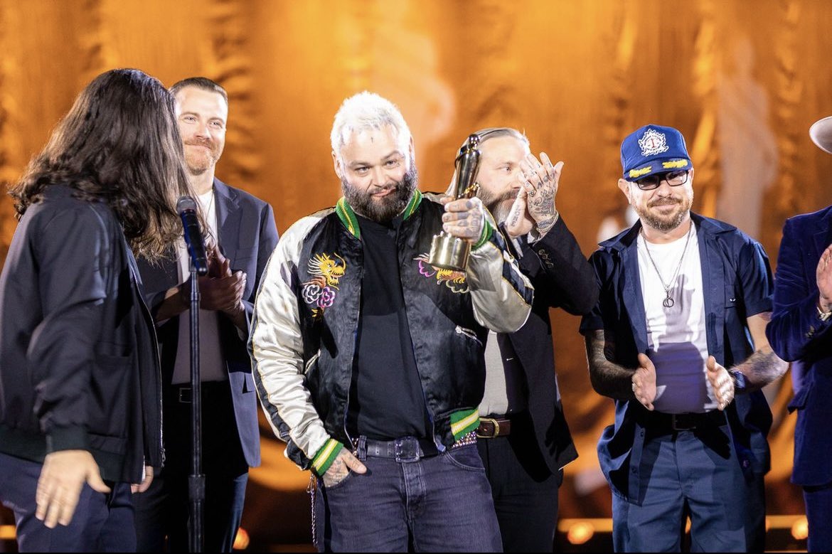 dinealonemusic's tweet image. .@aof_official have won Rock Album of the Year with “Otherness” at this years @TheJUNOAwards 🔥🔥🔥 Tune in TONIGHT to watch the broadcast and their performance! 

📸: Ryan Bolton