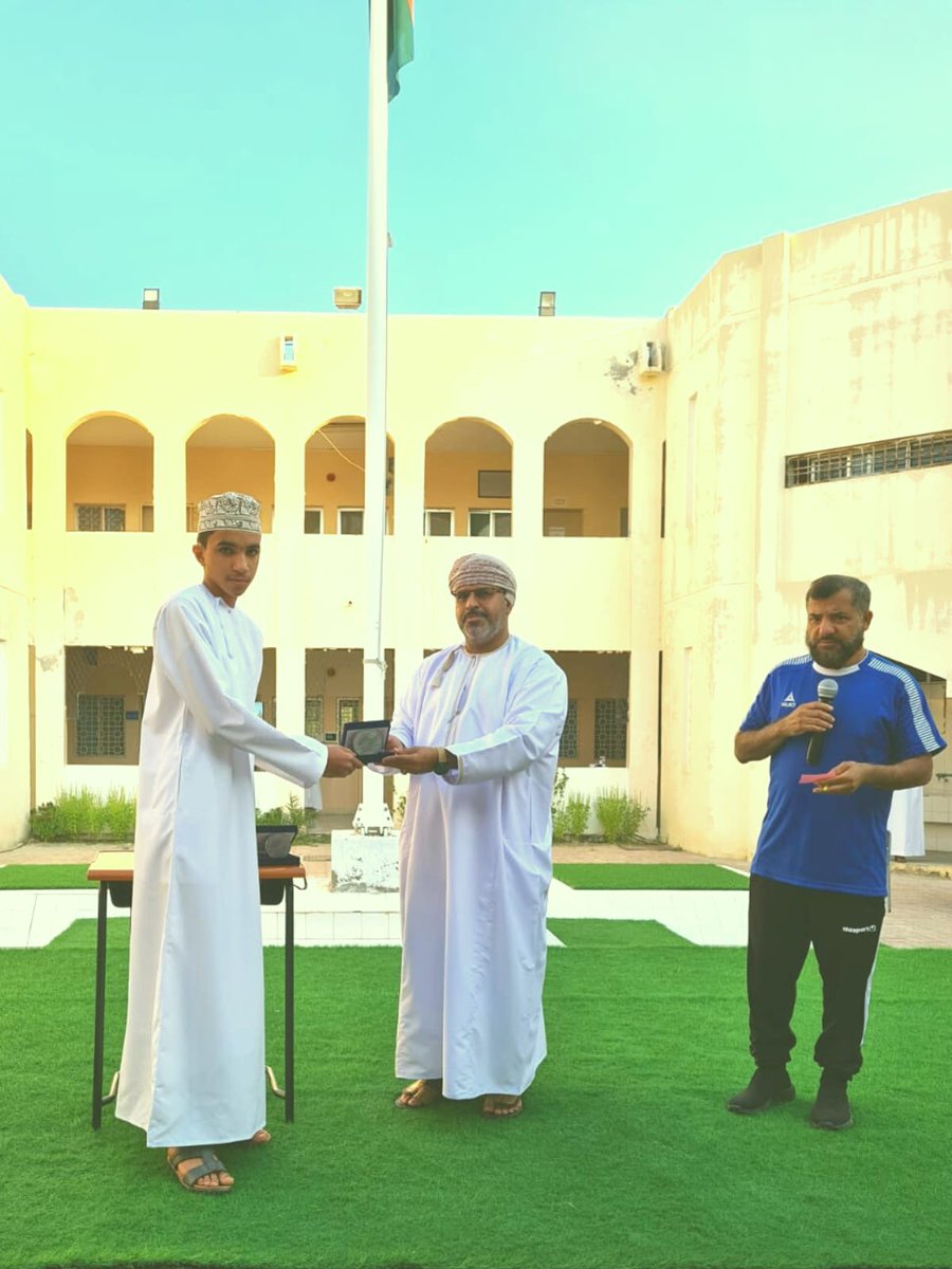 alsultanf_schoo's tweet photo. تم تكريم الطالب محمد بن خالد الهاشمي لمشاركته في كأس الاتحاد العماني للسباحة 
٢٠٢٢ وحصوله على المركز الثاني في سباقات ٥٠ متر (ظهر) و
٥٠ متر (فراشة). https://t.co/YVbr5QlnGJ