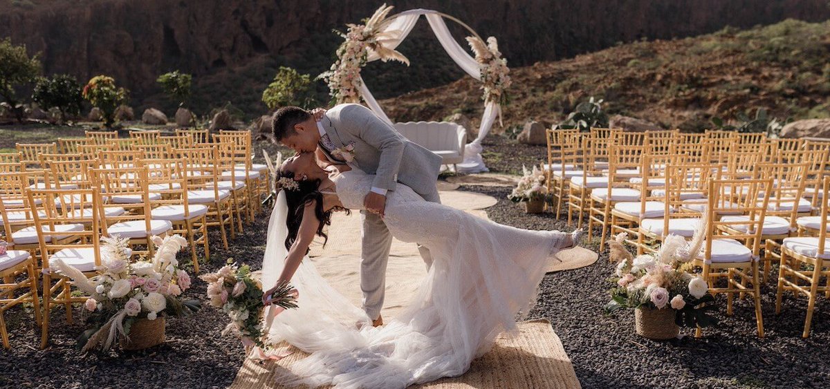 WeddingDayDance's tweet photo. Real life wedding couples reviews on the wedding dance lessons they booked to learn their First Dance https://t.co/PuTuGvET6I #wedding #weddingdance #firstdance #reallifewedding #weddingdancelessons #weddingreview https://t.co/bc4ECQKQrk