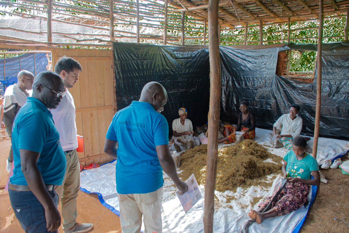 progrfidabdi's tweet photo. #PIPARV-B financé par  @leFIDA oriente ses interventions dans la réduction de la vulnérabilité des populations rurales en les impliquant étroitement dans la conception et la mise en œuvre de toutes les activités de développement de leur milieu et de leur terroir. https://t.co/kWP6R5VdZA