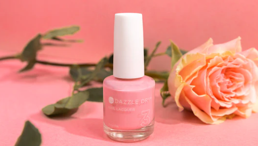 JoyAdare's tweet photo. Fun fact about me, I am OBSESSED with Dazzle Dry Nail Polish 💅 I love that it is safe but chip-free and lasts almost as long as Gel Nails! https://t.co/Bowq62wBa7