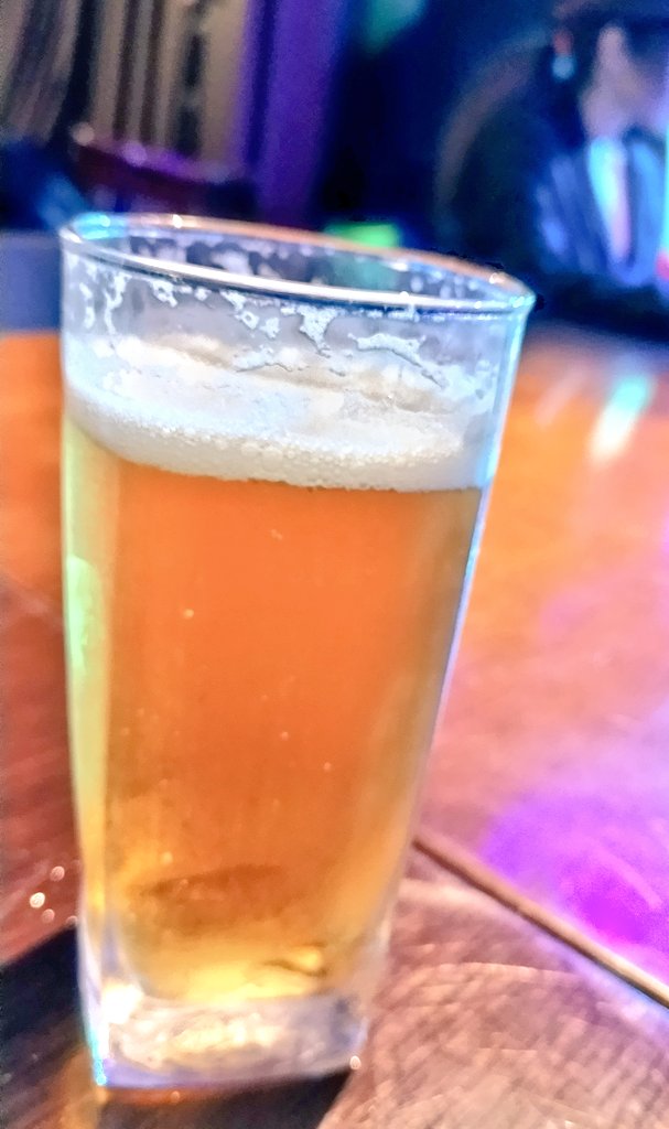 chapi_koro02's tweet image. 3月だけど新年会！！！
ビールとピザでカンパーイ🍻

#FREEWING 
#アイミュージックバー