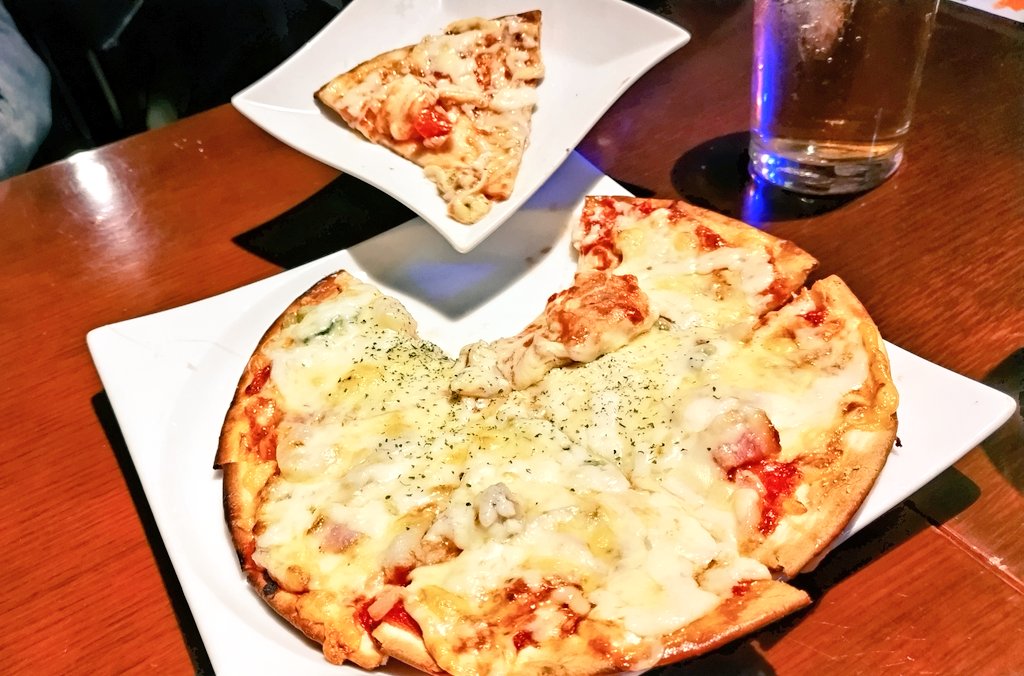 chapi_koro02's tweet image. 3月だけど新年会！！！
ビールとピザでカンパーイ🍻

#FREEWING 
#アイミュージックバー