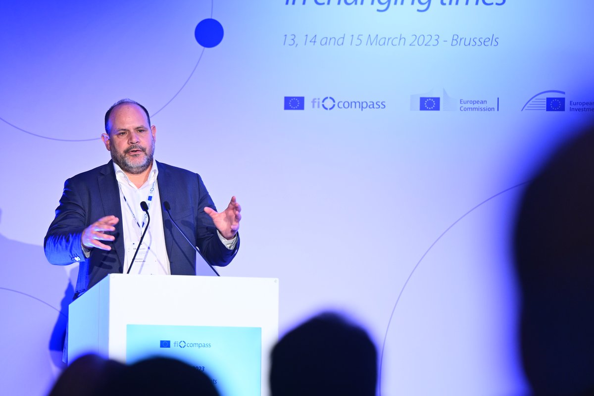 fi-compass tweet media