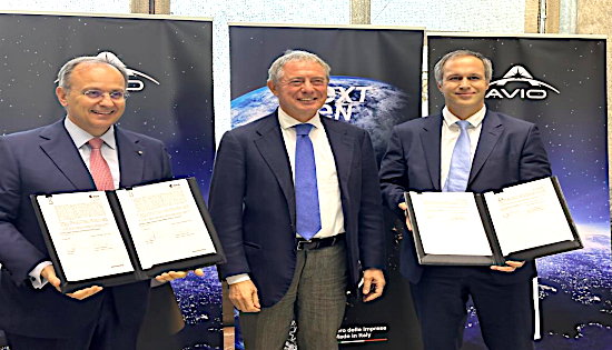 pbdes's tweet photo. Italian Enterprise &amp; Made in Italy Minister @adolfo_urso &amp; @esa sign $309M in follow-on contracts for future Vega-E Lox-methane rocket avionics w/ @Avio_Group, part of Italy's econ recovery package. Background: https://t.co/fWZ5Pg3d4d https://t.co/tnrOtPlniT
