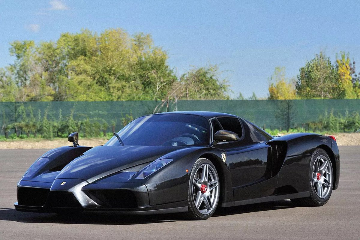 This Ferrari Enzo stealthy enough? 
#Ferrari #FerrariEnzo #supercar #stealth #essereFerrari #classiccars