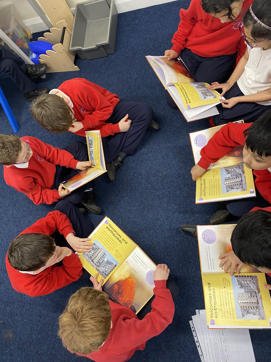 ArchibaldFirst's tweet photo. Year 3 have been doing some guided reading looking at science books, developing our curious minds ready for science week! #AFSscienceweek #AFSreading https://t.co/L4bVPp07HS