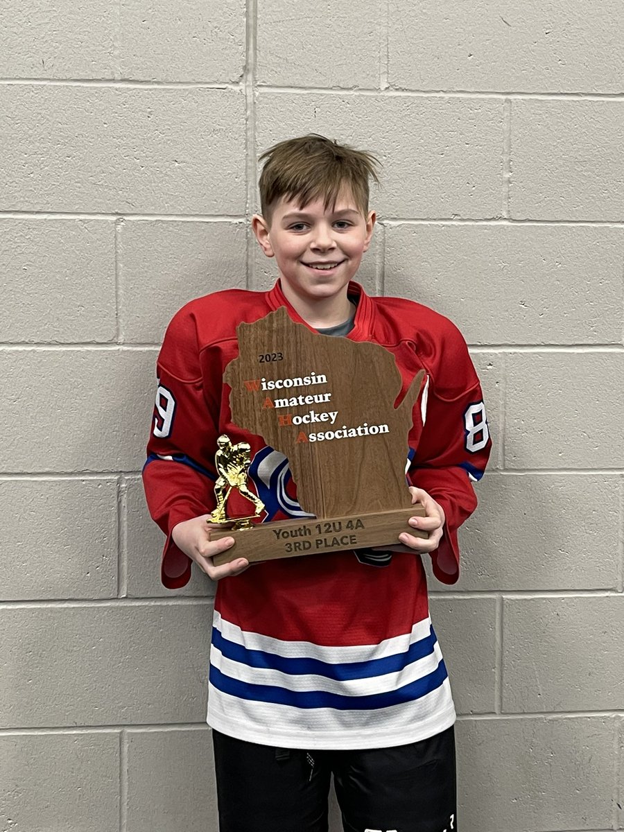 JasonGrey362's tweet photo. Awesome weekend of hockey at the Sate Tournament!  Avalanche take home 3rd, congrats to all the players and coaches! https://t.co/RkTt2uLJDM