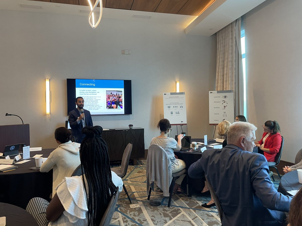 KelAlexander_'s tweet photo. #TPFFellow @MichaelJZim presents to the 2023 Study Away class from @IUPhilanthropy on @ThePattersonFdn approach of CLSES. Enthusiastic for the presentations today and the week ahead! https://t.co/F6nXaMLLep
