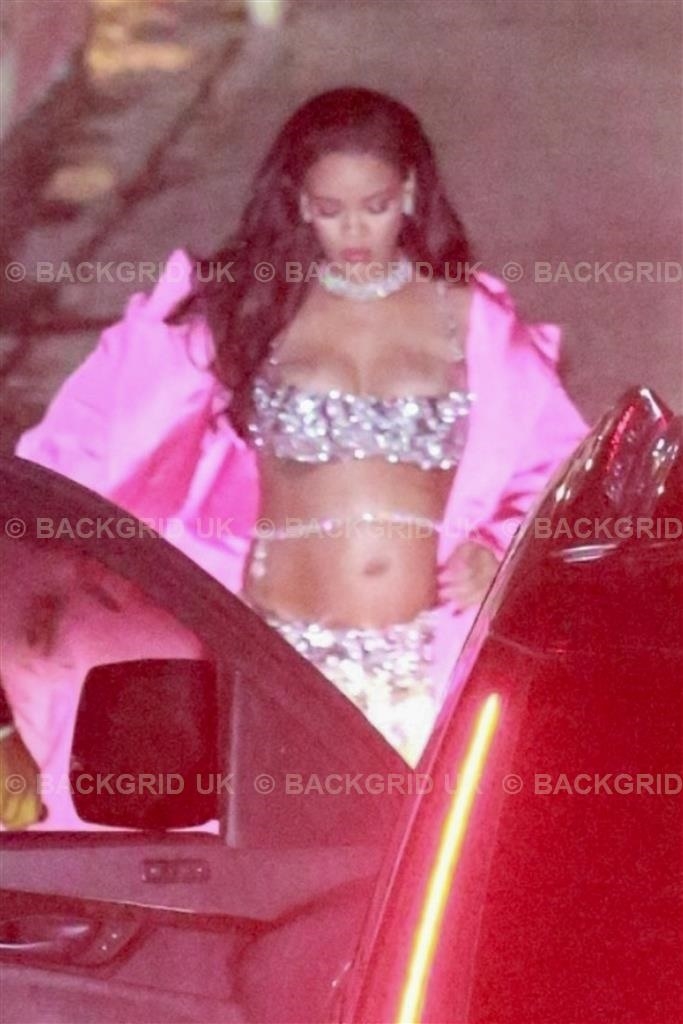 GalerieRihanna's tweet photo. Rihanna arriving at Jay-Z &amp; Beyonce's Oscar Party at Chateau Marmont last night! https://t.co/gdKbDQ1hkF
