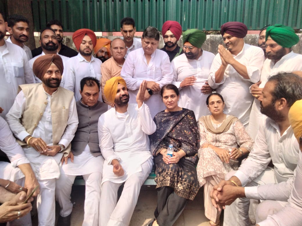 SandeepNijjar's tweet photo. ਅੱਜ ਕਾਂਗਰਸ ਪਾਰਟੀ ਦੇ ਪ੍ਰਧਾਨ ਸਰਦਾਰ ਅਮਰਿੰਦਰ ਸਿੰਘ ਰਾਜਾ ਵੜਿੰਗ ਜੀ ਦੀ ਅਗਵਾਈ ਵਿੱਚ ਦੇਸ਼ ਦੀ ਮੋਦੀ ਸਰਕਾਰ ਦੇ ਖਿਲਾਫ ਚੰਡੀਗ੍ਹੜ ਵਿਖੇ ਕਾਂਗਰਸ ਪਾਰਟੀ ਵਲੋਂ ਪ੍ਰਦਰਸ਼ਨ ਕੀਤਾ ਗਿਆ ਅਤੇ ਗ੍ਰਿਫਤਾਰੀਆਂ ਵੀ ਦਿੱਤੀਆਂ ਗਈਆਂ, ਸਨਦੀਪ ਨਿੱਝਰ ਚੇਅਰਮੈਨ ਓਬੀਸੀ ਡੀਪਾਰਟਮੈਂਟ ਜਿਲ੍ਹਾ ਜਲੰਧਰ ਕਾਂਗਰਸ https://t.co/2Cjx0IRO5G