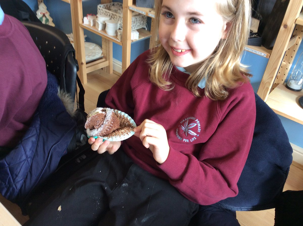 ks2_group's tweet photo. We’ve spent a wonderful morning at the Keepsake Workshop painting pottery.  We can’t wait to write our recounts about this trip. 
@StradbrokePri 
@TKWSheffield https://t.co/6bBgYjmFfu