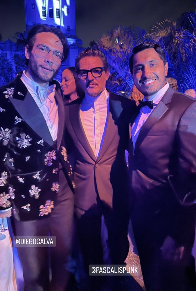 FilmUpdates's tweet photo. Diego Calva, Pedro Pascal and Tenoch Huerta at the 2023 Vanity Fair #Oscars Party https://t.co/2UA4HP4fA6