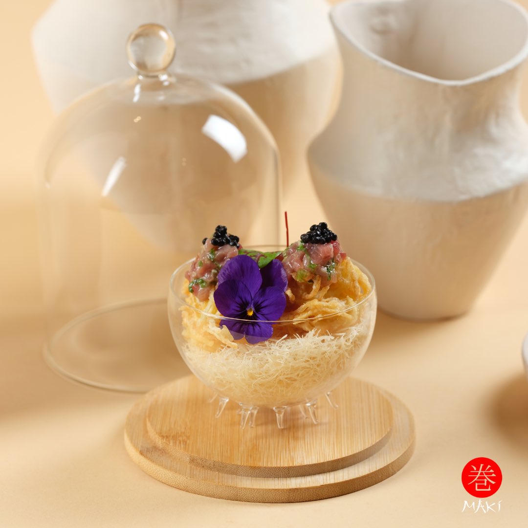 Authentic Monday; Papá Con Atún ❤️‍🔥

Potato tempura, fresh tuna, with truffle pearls and some unforgettable sauce🤩

#japanese #tuna #truffle