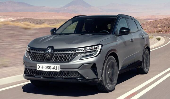 juliehenches's tweet photo. Une voiture en 1990 vs une voiture en 2023
Les voitures deviennent des tanks. En 30 ans le poids moyen d’une voiture est passé de 953 kg à 1,23 tonnes en 30 ans (Ademe). 
Une solution ? Taxer les voitures au poids. https://t.co/WizHxaLlkh