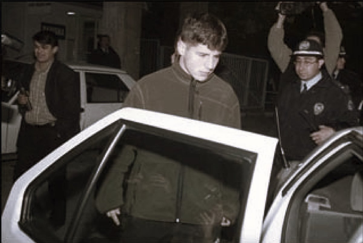 <a href="/odatv/">Odatv</a> Önce, sabahın zifiri karanlığında Florya'dan  Altunizade'ye FETO'nun yanına giderken karıştığı ölümlü kazadan nasıl yırttığını anlatsın.
Sonra şeref, ahlak dersi versin. Kaldı ki şerefi de yanlış yerlerde arıyor; kafa aynı kafa, değişmiyor.