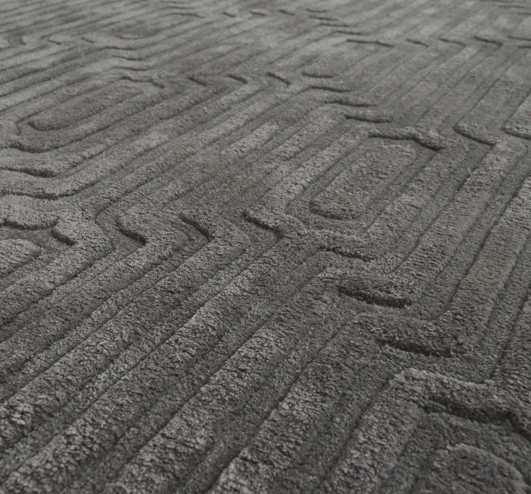 The maze rug with impeccable high-low carvings. #bespoke #customrugs #designeyourownrug #handmaderugs #handknottedrugs #customflooring #rugdesign #custommade #texturedrugs #pattendesign #carpet #floorrugs #carpetdesign #arearugs #customcolours #handwoven #weaving #rugmaking