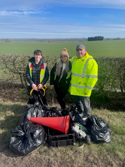 Great work by our <a href="/RonaldsRangers/">Ronald's Rangers</a>  from Appleby Magna on Saturday teaming up with members of Austrey parish council to help them do a litter pick of the village and the surrounding roads. Around 20 bags of rubbish collected in total 👏👏👏 <a href="/KeepBritainTidy/">Keep Britain Tidy</a>