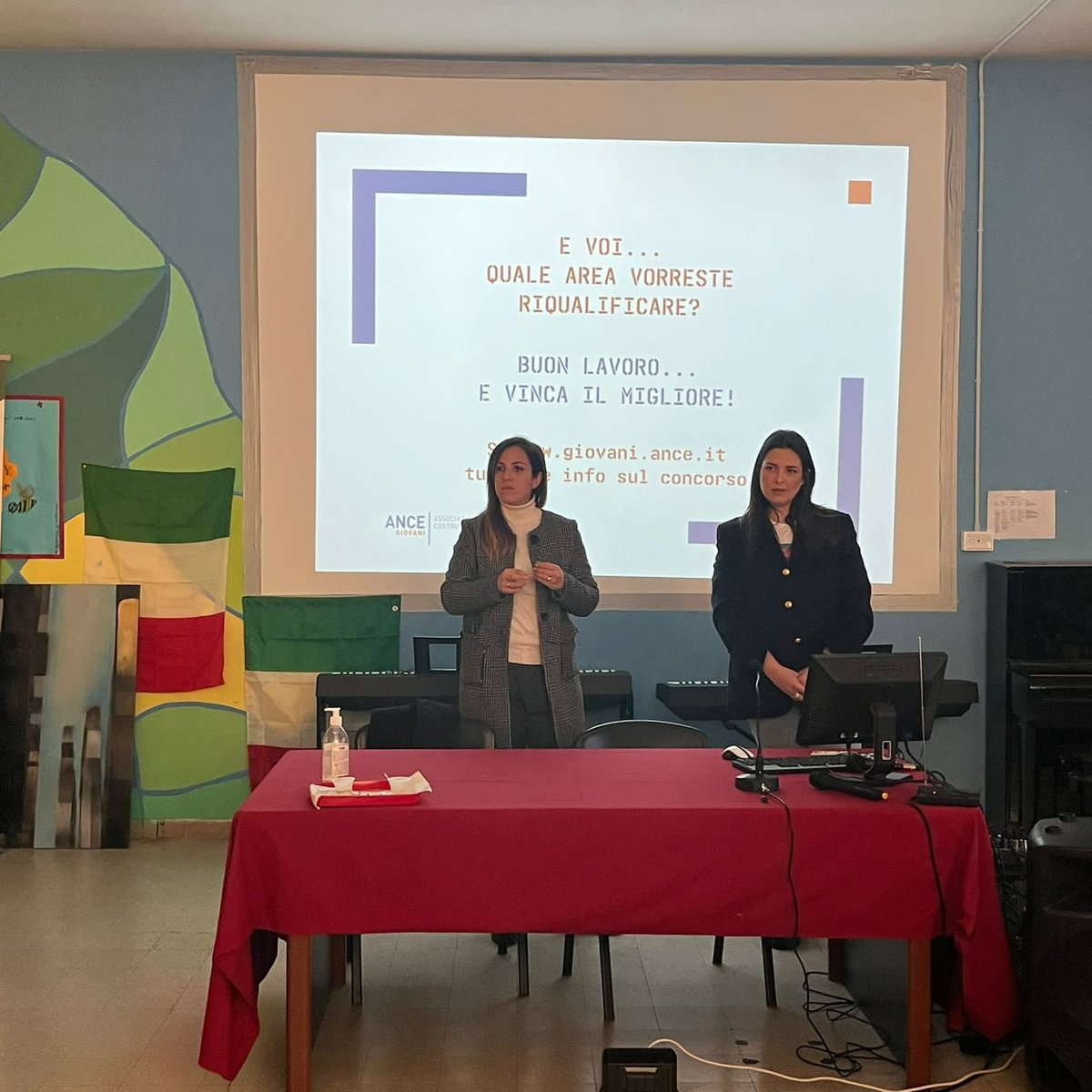 #progettomacroscuola: rigenerazione verde☘️🍀🌳

Oggi, il #presidente di #ancegiovanifrosinone Benedetta Stirpe ed il #presidente di #ancegiovanilatina Annalaura Percoco hanno incontrato le classi dell'Istituto Comprensivo Frosinone Quarto che partecipano all'iniziativa 🏆