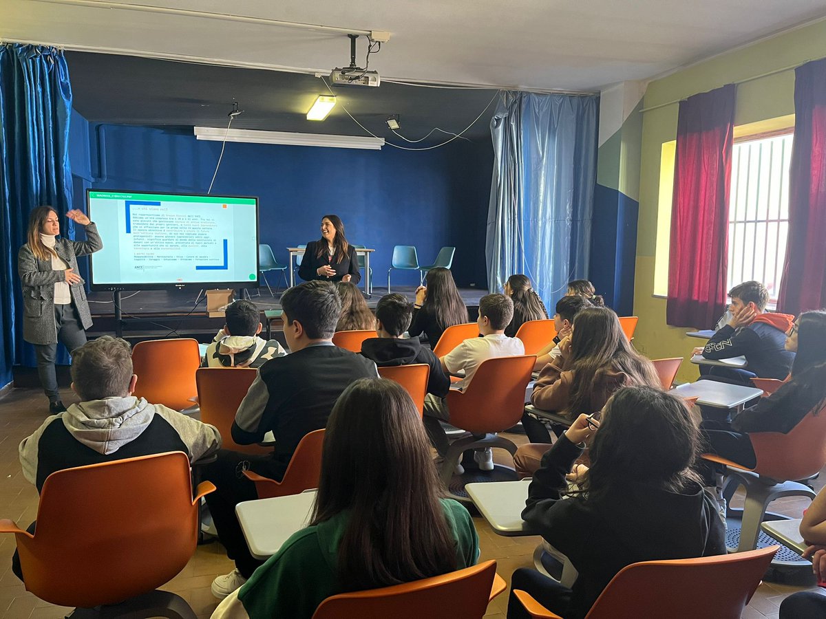 #progettomacroscuola: rigenerazione verde☘️🍀🌳

Oggi, il #presidente di #ancegiovanifrosinone Benedetta Stirpe ed il #presidente di #ancegiovanilatina Annalaura Percoco hanno incontrato l'Istituto Comprensivo ' Aldo Moro ' che partecipa all'iniziativa🏆