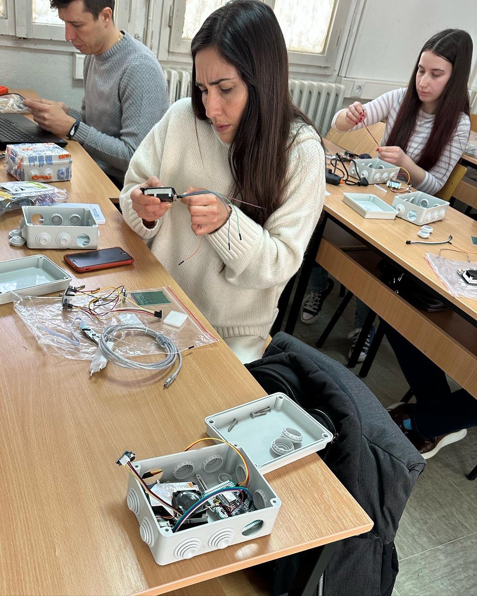 pulse_eco's tweet photo. Over the weekend, https://t.co/GBShAzlNfF facilitated a device assembly workshop at the Faculty of Computer Science and Engineering in Skopje, resulting in the assembly of 20 new DIY devices. https://t.co/SJ30aLMfBQ