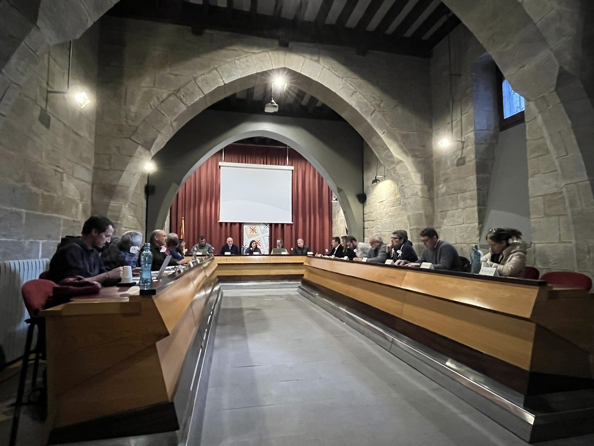 🧵La fibra òptica es desplegarà per tota la comarca fins al 2025 a nuclis i masies del #Solsonès🏡
 
👉🏻El conseller <a href="/xavier_cat/">Xavier Castellana 🎗</a>, ha avançat que el <a href="/CCSolsones/">Consell Comarcal del Solsonès</a> aportarà inicialment 300.000 euros de fons propis per a complementar aquest projecte.