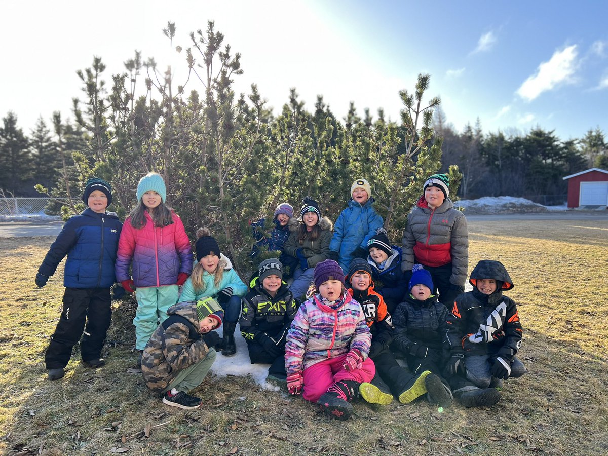 MissWarren2019's tweet photo. #NLEduWeek2023 has begun @SHA_NL 💚 #DartOutdoors was a great way to kick it off! #freshair #roseycheeks #hotchocolate @schoolsportsnl @NLESDCA @NLTeachersAssoc #BetterTogetherNL https://t.co/8DpXlj6I5F